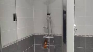 Douche, papier toilette