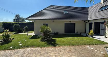 Comfortable apartment with garden access and weights room