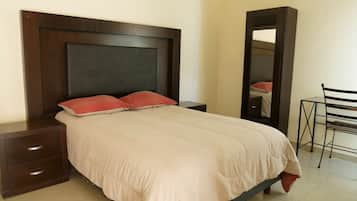 Habitación estándar, 1 cama King size | Ropa de cama de alta calidad y wifi gratis