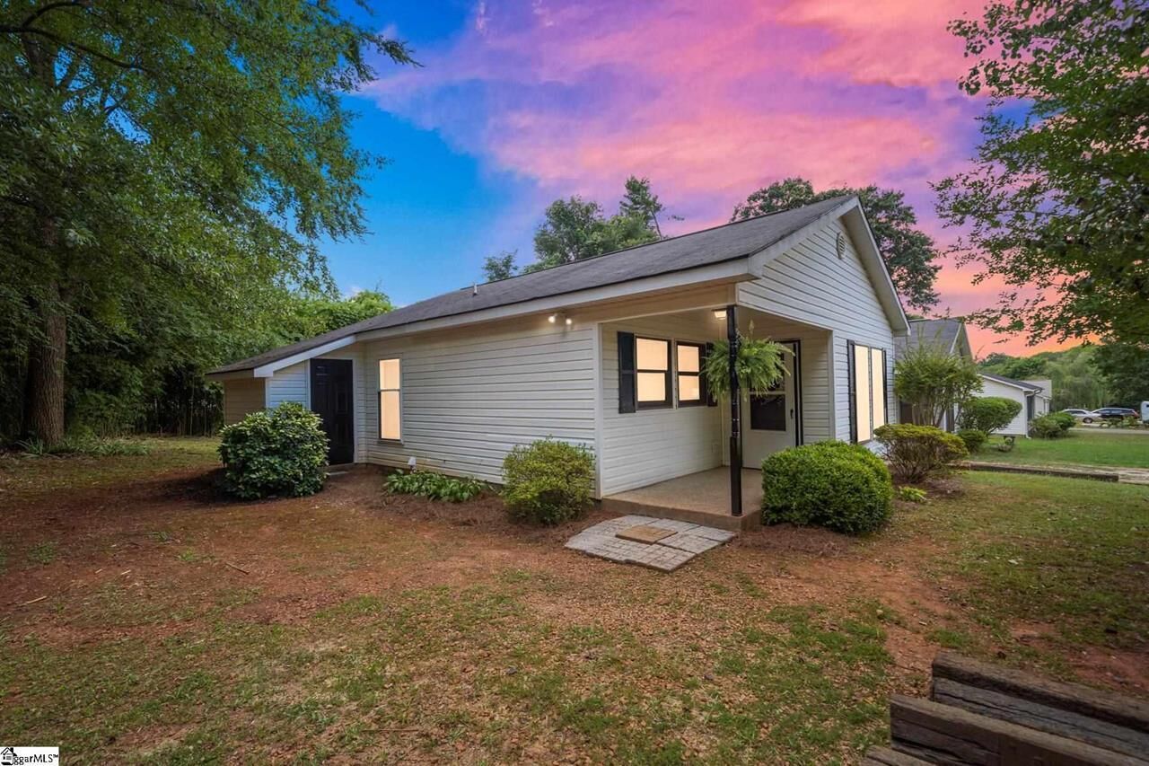 Beautiful San Souci Bungalow; 2 miles to DT GVL