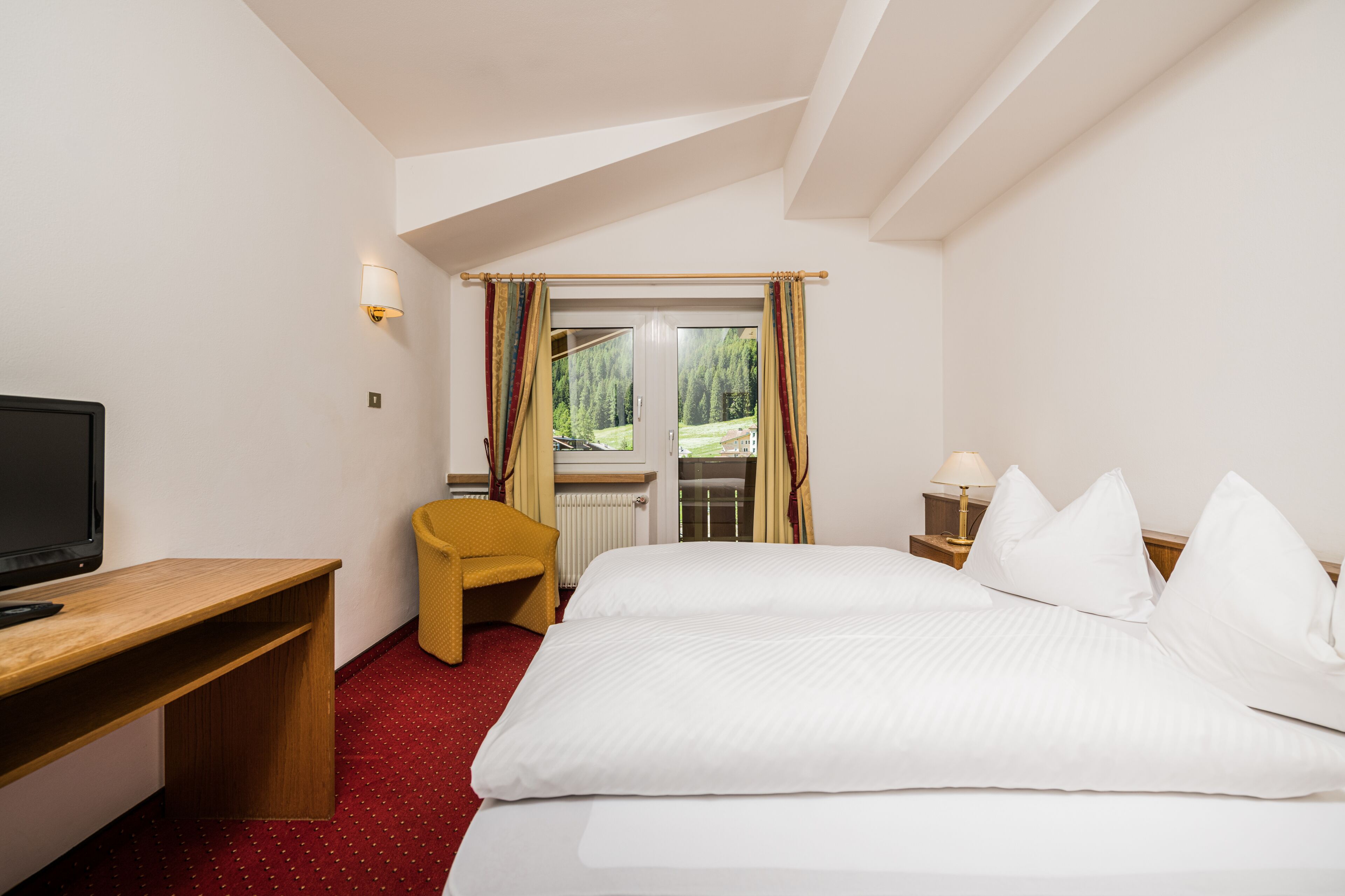 Economy Double or Twin Room | Down duvets, in-room safe, free WiFi, bed sheets