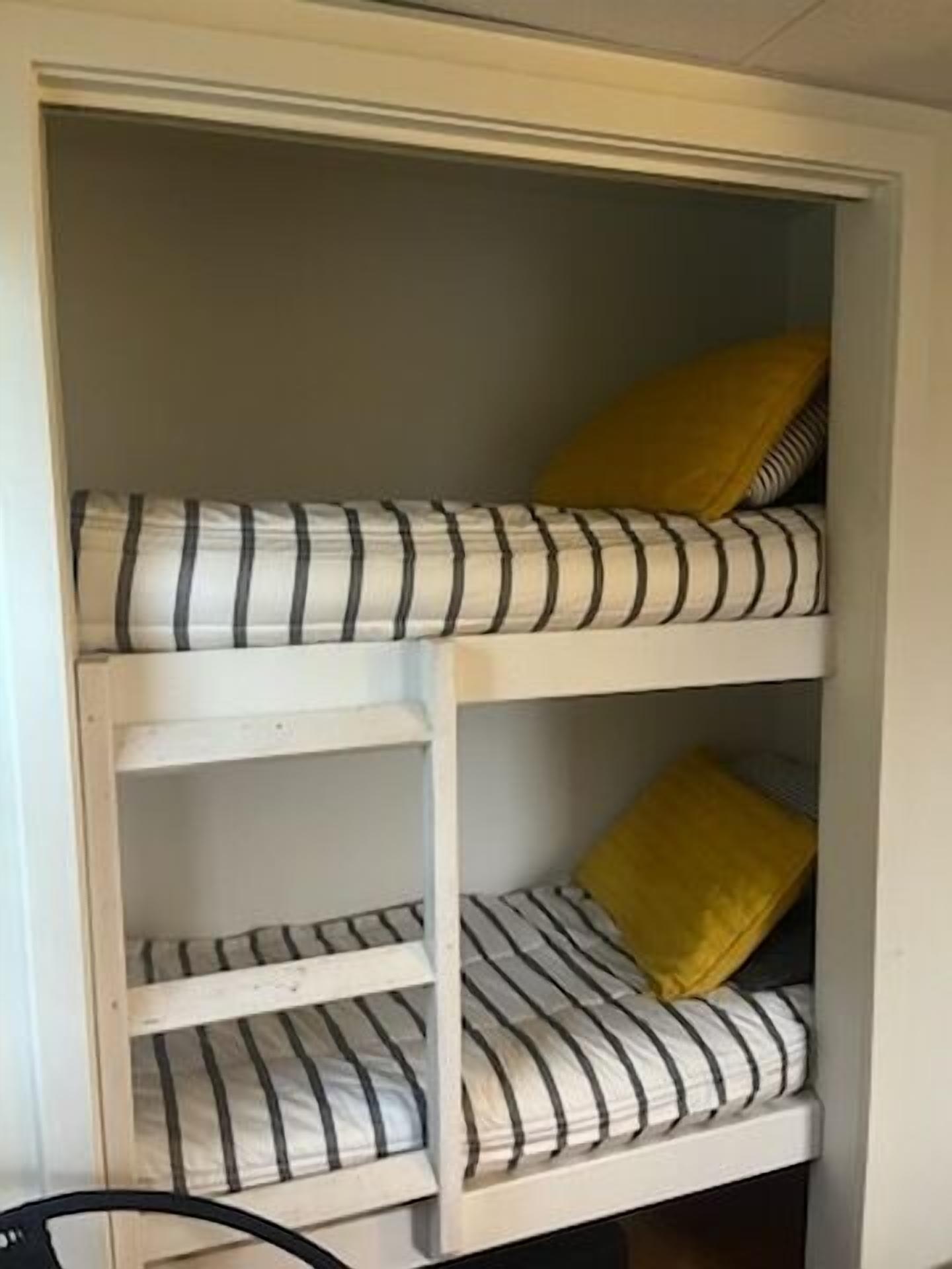 2 bedrooms, iron/ironing board, WiFi (free), bed sheets