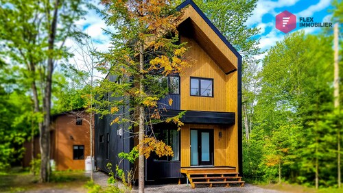 ⭐ La Fleur Urbaine de Portneuf 🌹 2.5 bathrooms, Hot tub, Sauna and Pool ⭐