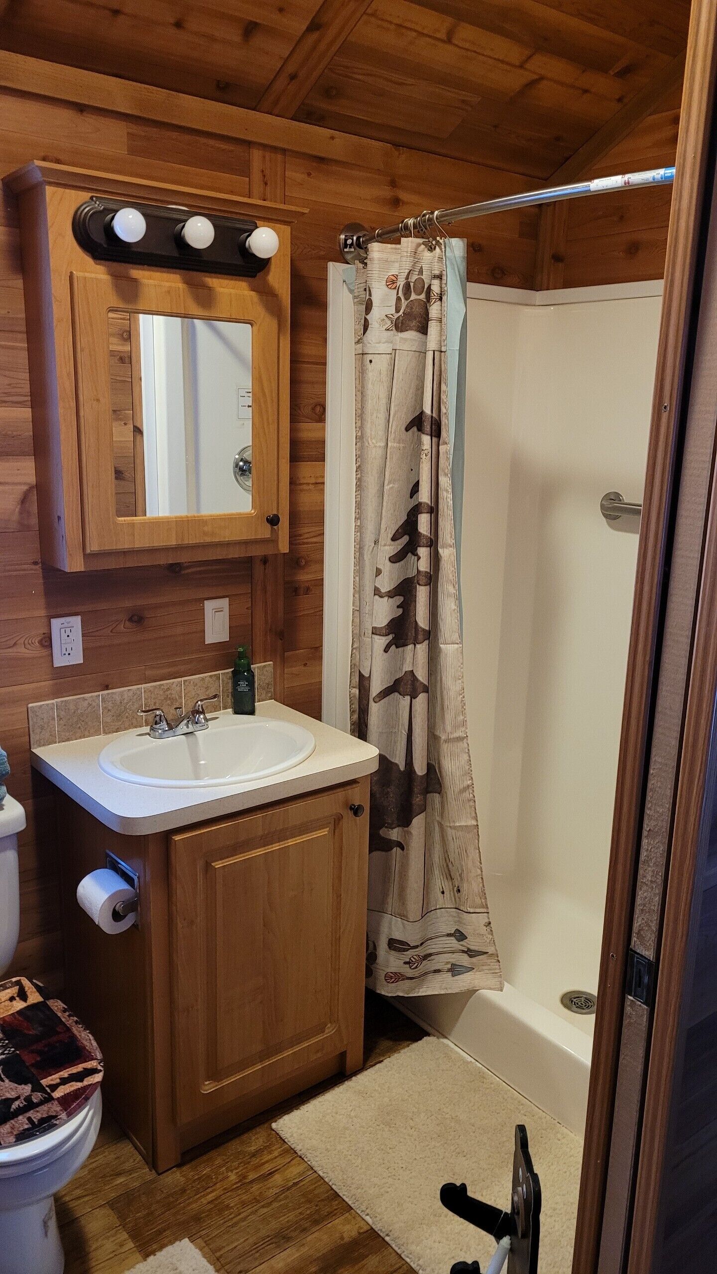 Quaint Cabin - Perfect for Couples Getaway!
