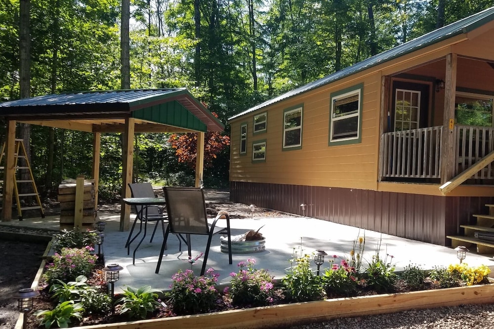 Quaint Cabin - Perfect for Couples Getaway!