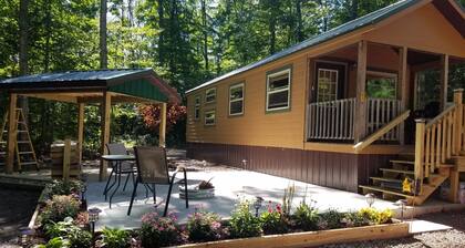 Quaint Cabin - Snowmobilers Paradise! 