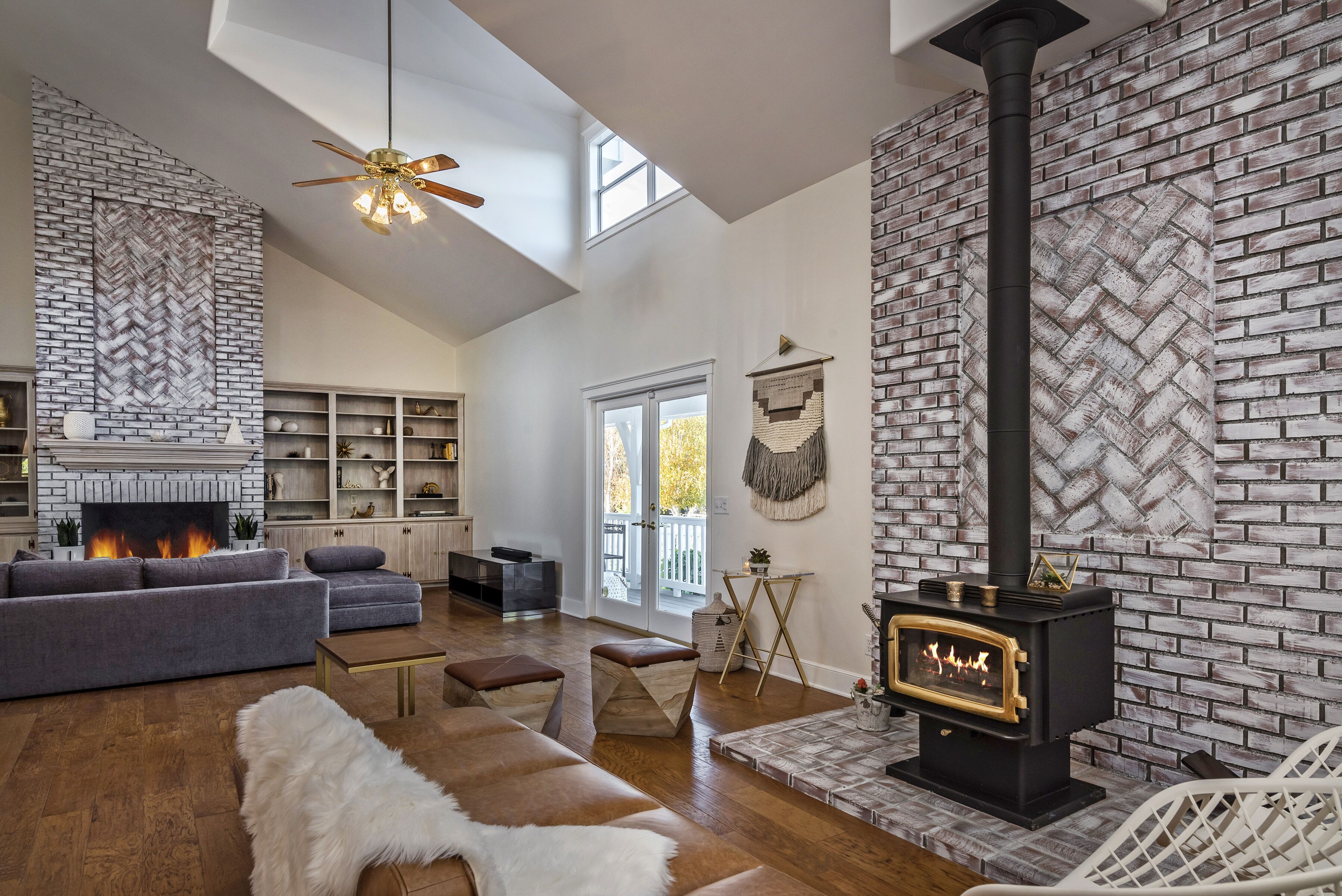 Serene Modern Farmhouse Retreat on 10 acres - Yoga Studio - hosts 16