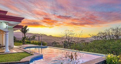 Bella Vista Private Resort, Perfect for Weddings, 9 bedrooms, Sleeps 24