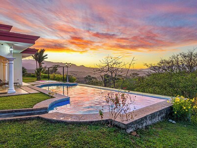 Bella Vista Private Resort, Perfect for Weddings, 9 bedrooms, Sleeps 24