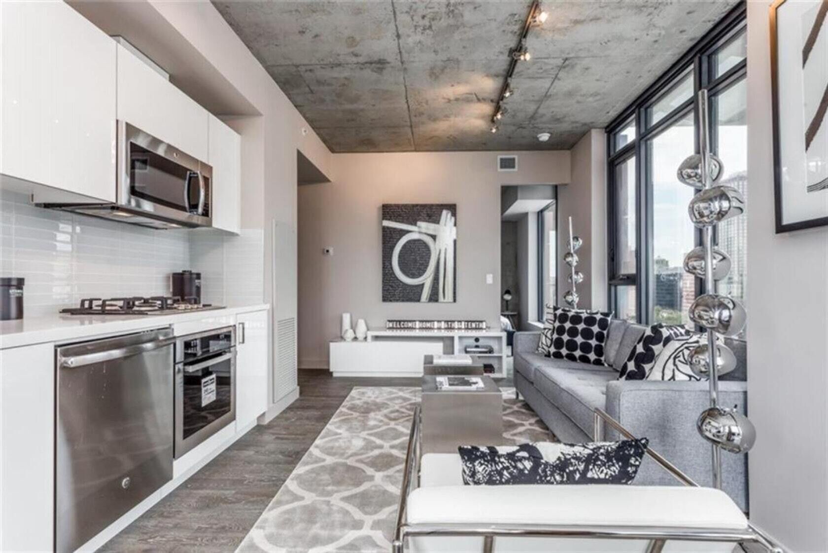 Downtown Paradise lodge, 2 beds, 2 baths with Pool