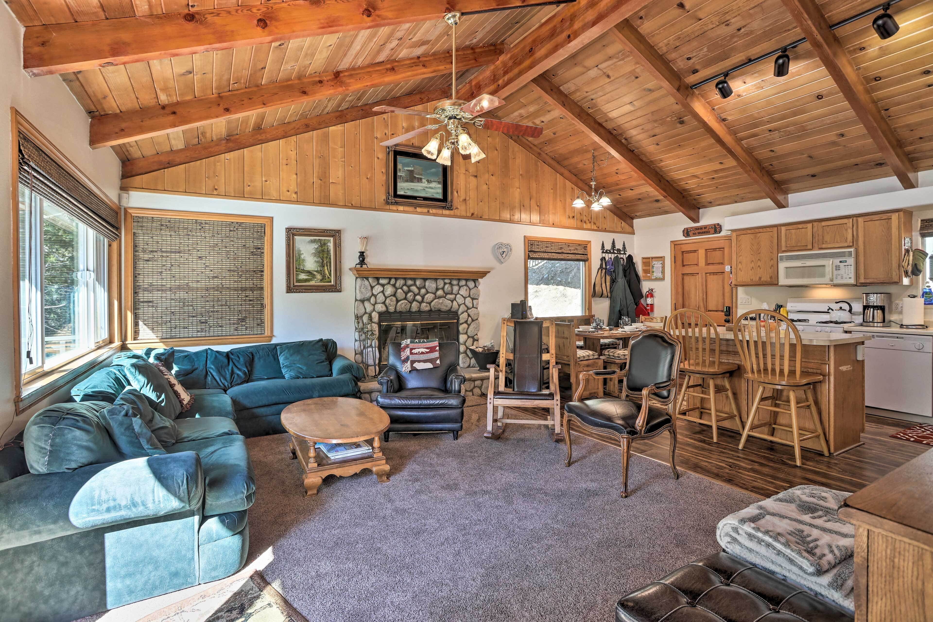 Delightful Family Cabin: Walk to Lake Gregory!
