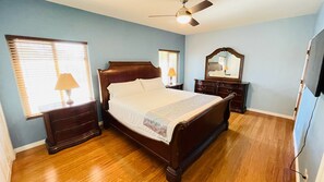 3 bedrooms, desk, iron/ironing board, free WiFi