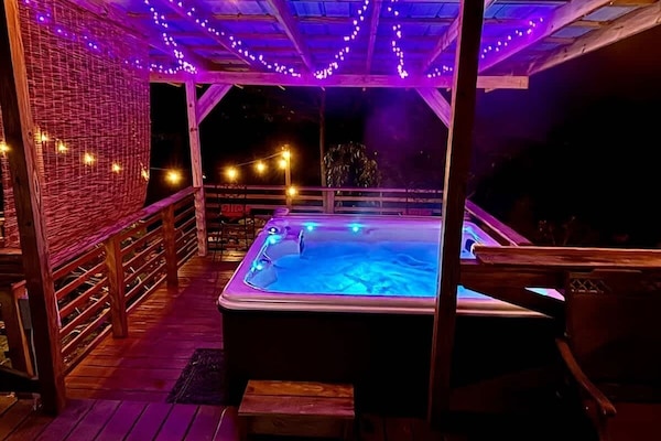 Relax in the Jacuzzi as Greenbriar Creek’s gentle sounds surround you.