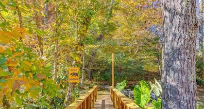 Creekside with views - jacuzzi, firepit, arcade