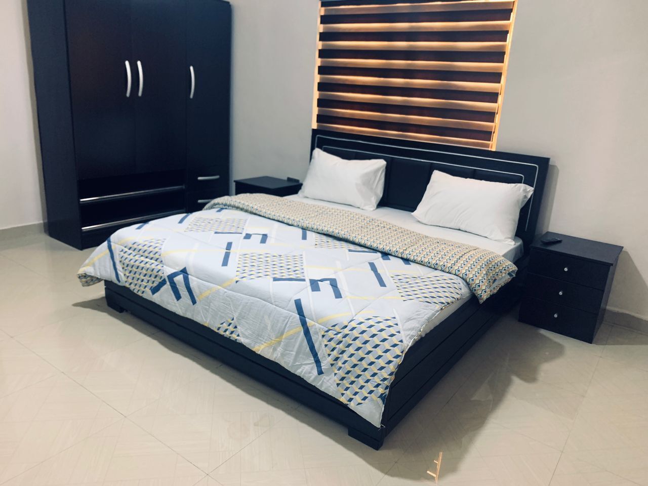 3 Schlafzimmer, Schreibtisch, Bügeleisen/Bügelbrett, WLAN