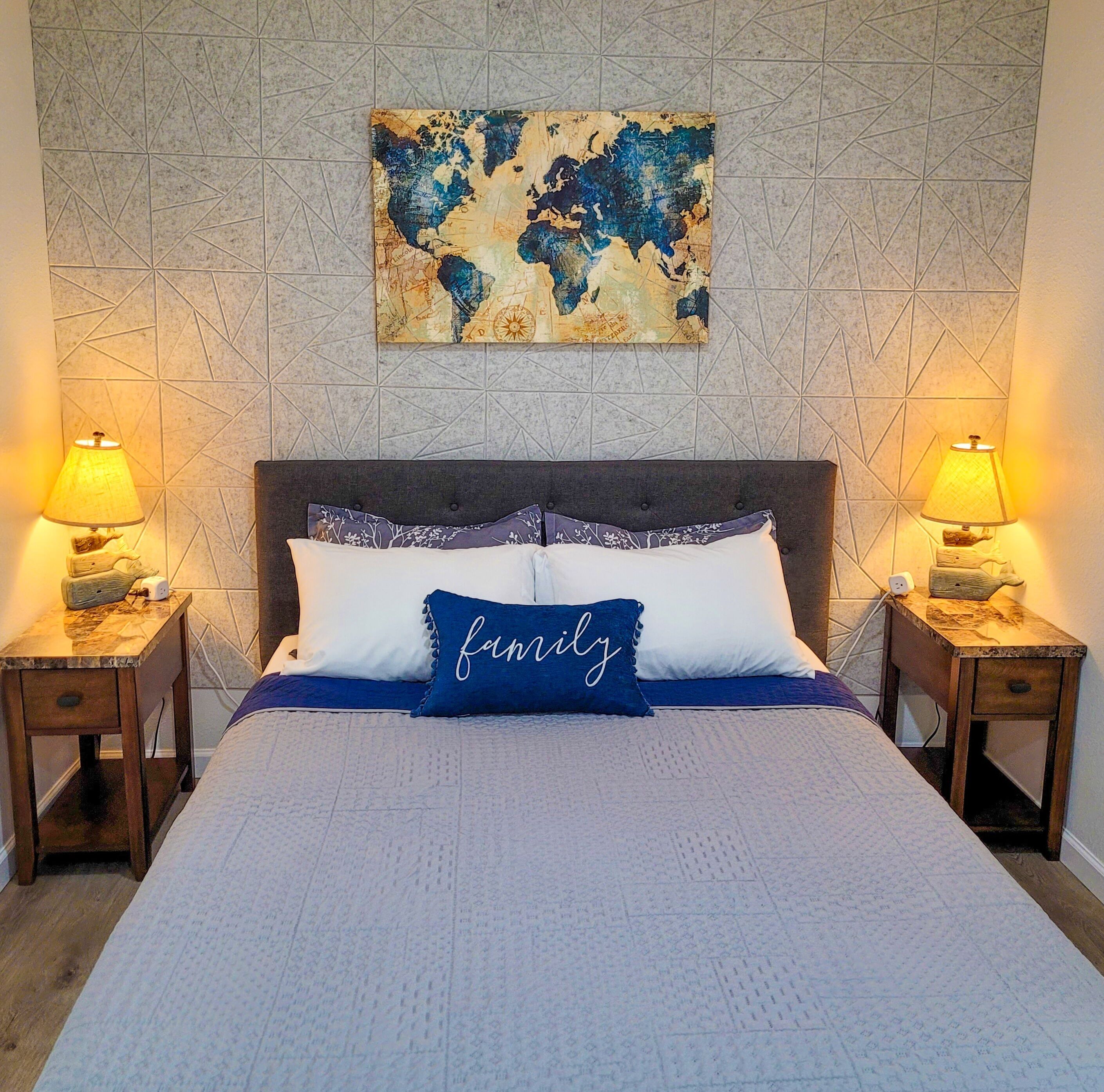 4 habitaciones, tabla de planchar con plancha y cuna de viaje 