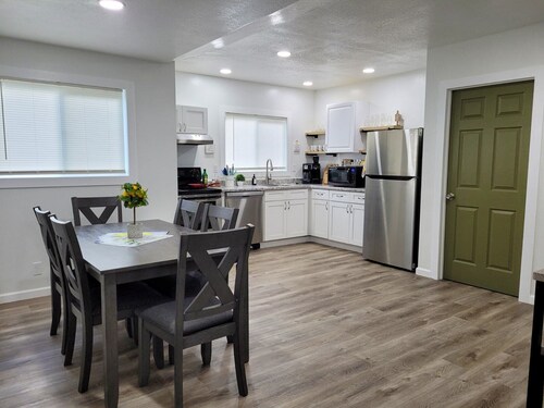 Spacious 4BR w/Arcade, Pet Friendly, near Beaches