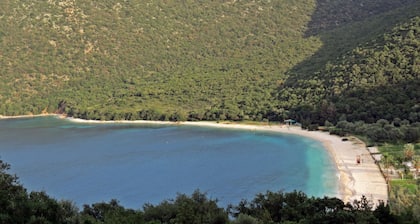 Luxueuse villa w / piscine privée pour 7 personnes prÚs de Spartia