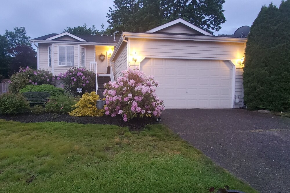 Relaxing 3 bedroom Home with outdoor Zen Patio