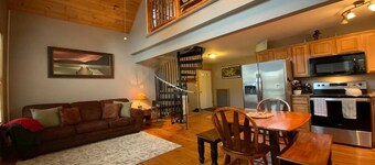 Newly Built Adirondack Cottage with Lake Views!