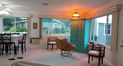 Cozy canal front home. Minutes from Sebring International Raceway.