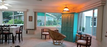 Cozy canal front home. Minutes from Sebring International Raceway.