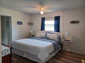 2 slaapkamers, een strijkplank/strijkijzer, reisbedje, gratis wifi