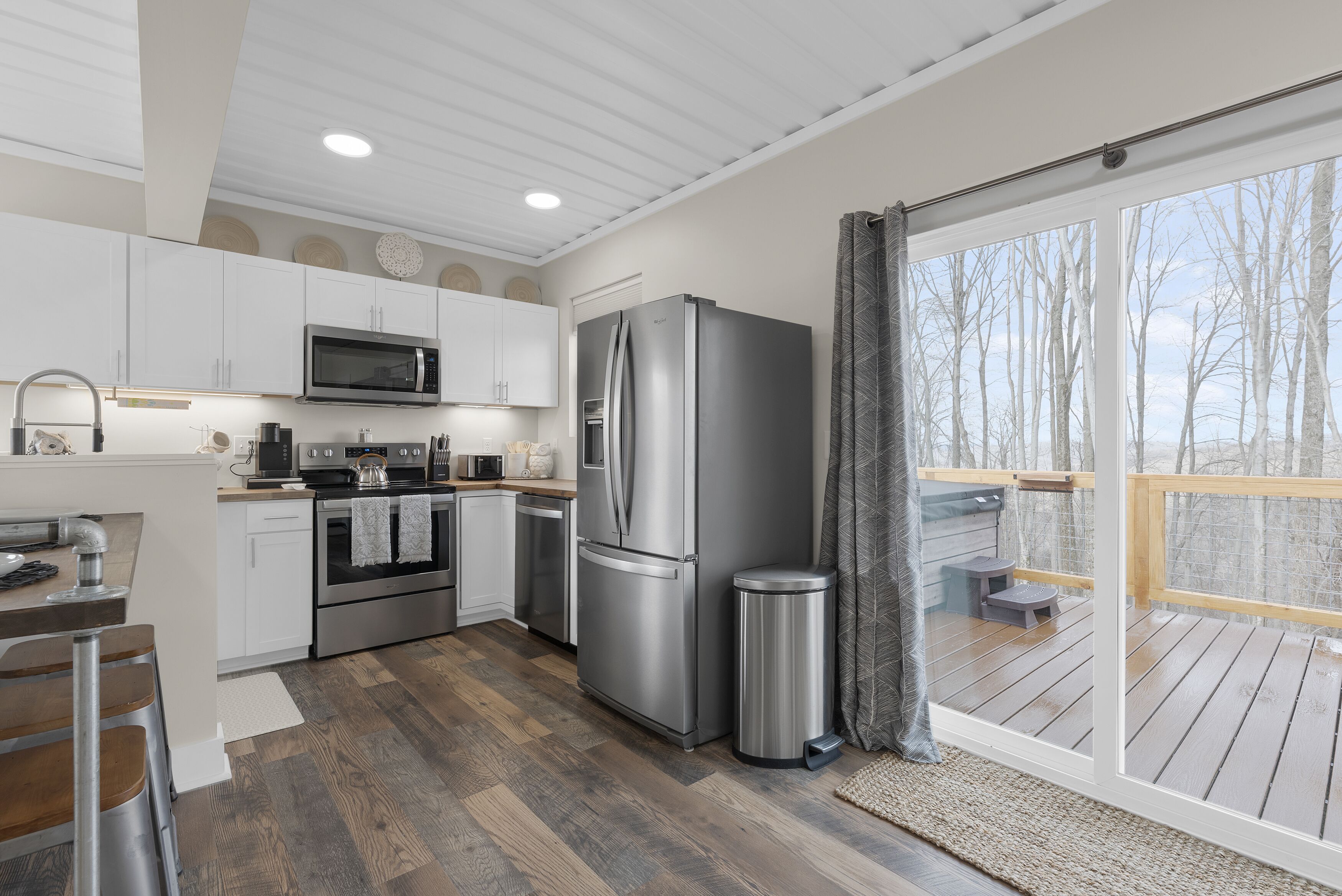 Microondas, lavavajillas, cafetera y tetera y tostadora 