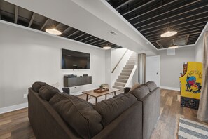 TV, fireplace - The Hocking Hoot:
 (Laurelville)