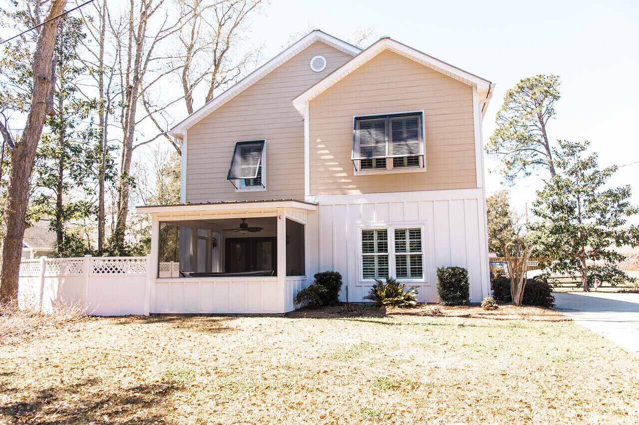 Cheerful Murrells Inlet Beach Cottage;porch&grill!