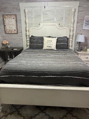 2 bedrooms, iron/ironing board, WiFi, bed sheets