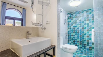 Ducha y bañera combinadas y cabezal de ducha con hidromasaje