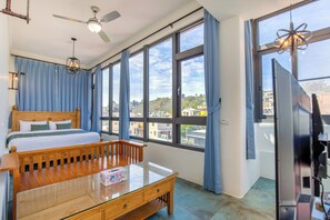Living area - Dory Hostel  (Liuqiu)