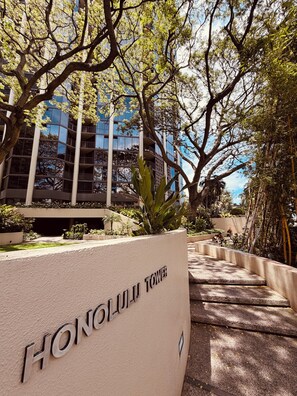 Property grounds - 40th floor Penthouse In Downtown Honolulu Chinatown with huge Private Rooftop (Honolulu)