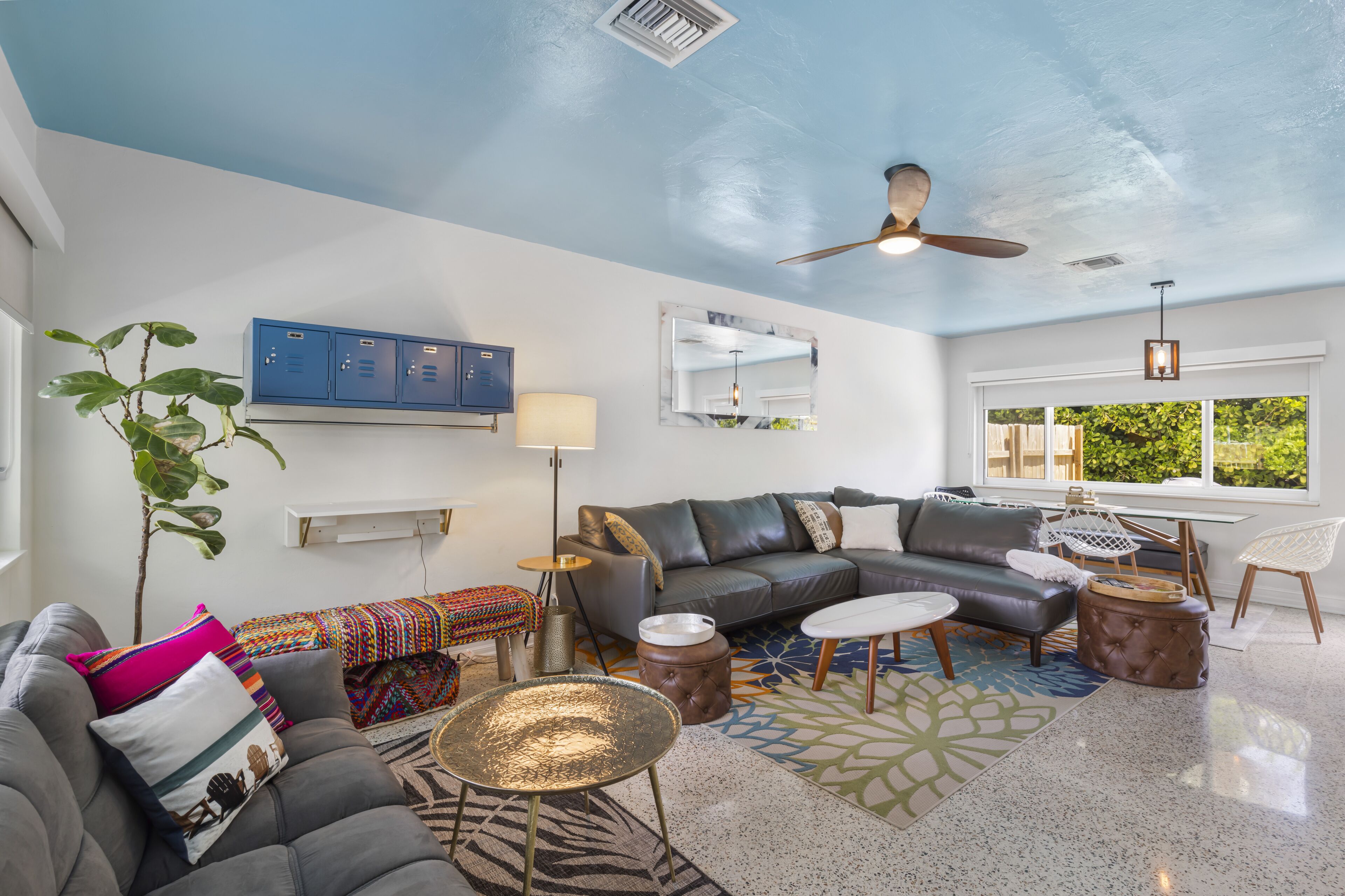 Singer Island 2 bedroom w/ free parking- no stairs (South unit)