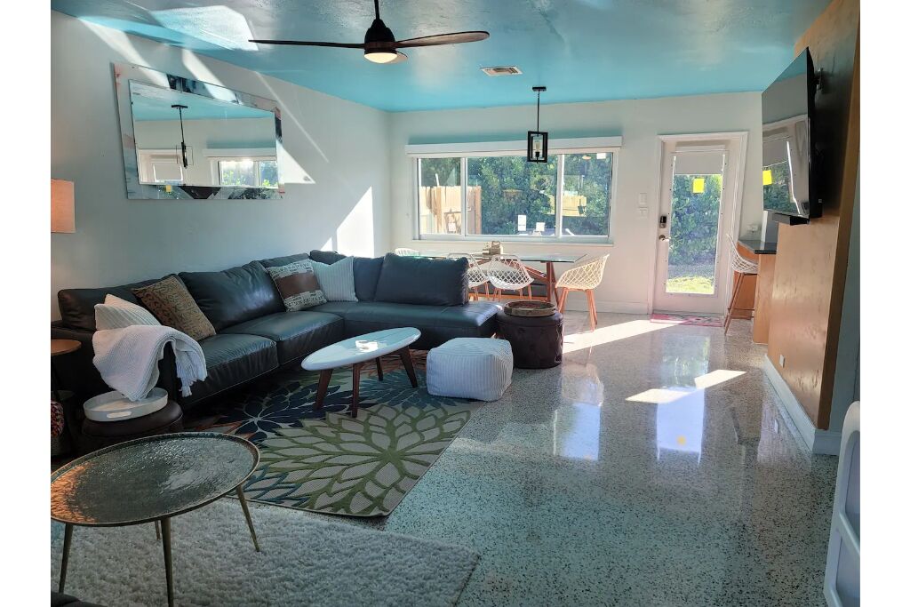 Singer Island 2 bedroom w/ free parking- no stairs (South unit)