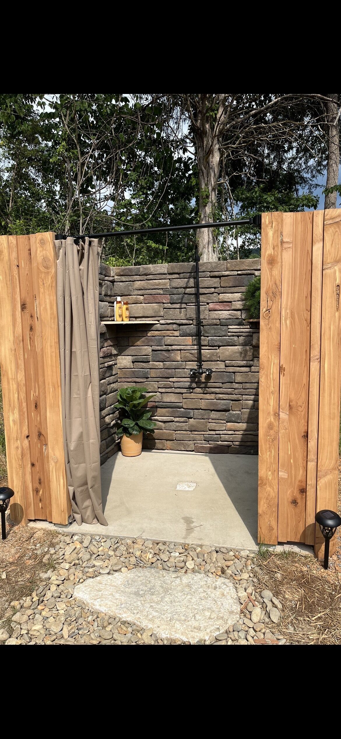 RIVER CABIN - FISHING. KAYAKING. FIRE PIT. OUTDOOR SHOWER