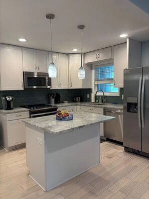 Microwave, dishwasher, coffee/tea maker, cookware/dishes/utensils