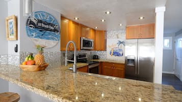 Peti sejuk, ketuhar gelombang mikro, ketuhar, dapur