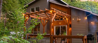 Modern Cabin | Hot Tub + Trails + River Access