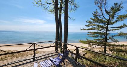Lake Michigan beachside cottage in Good Hart