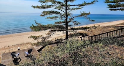 Lake Michigan beachside cottage in Good Hart