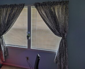 Ducha, secador de pelo, toallas, jabón