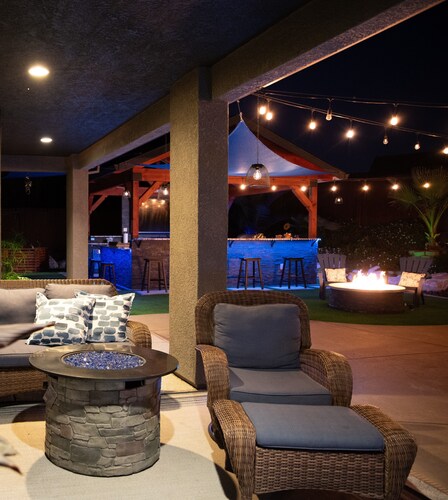 Gorgeous backyard oasis with all of the comforts of home, the W has it all! 