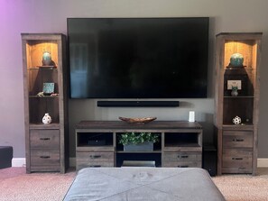 4 Schlafzimmer, Schreibtisch, Bügeleisen/Bügelbrett, Reisekinderbett