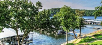 Peaceful 1st floor lakeside condo minutes from Osage Beach and Ozark State Park