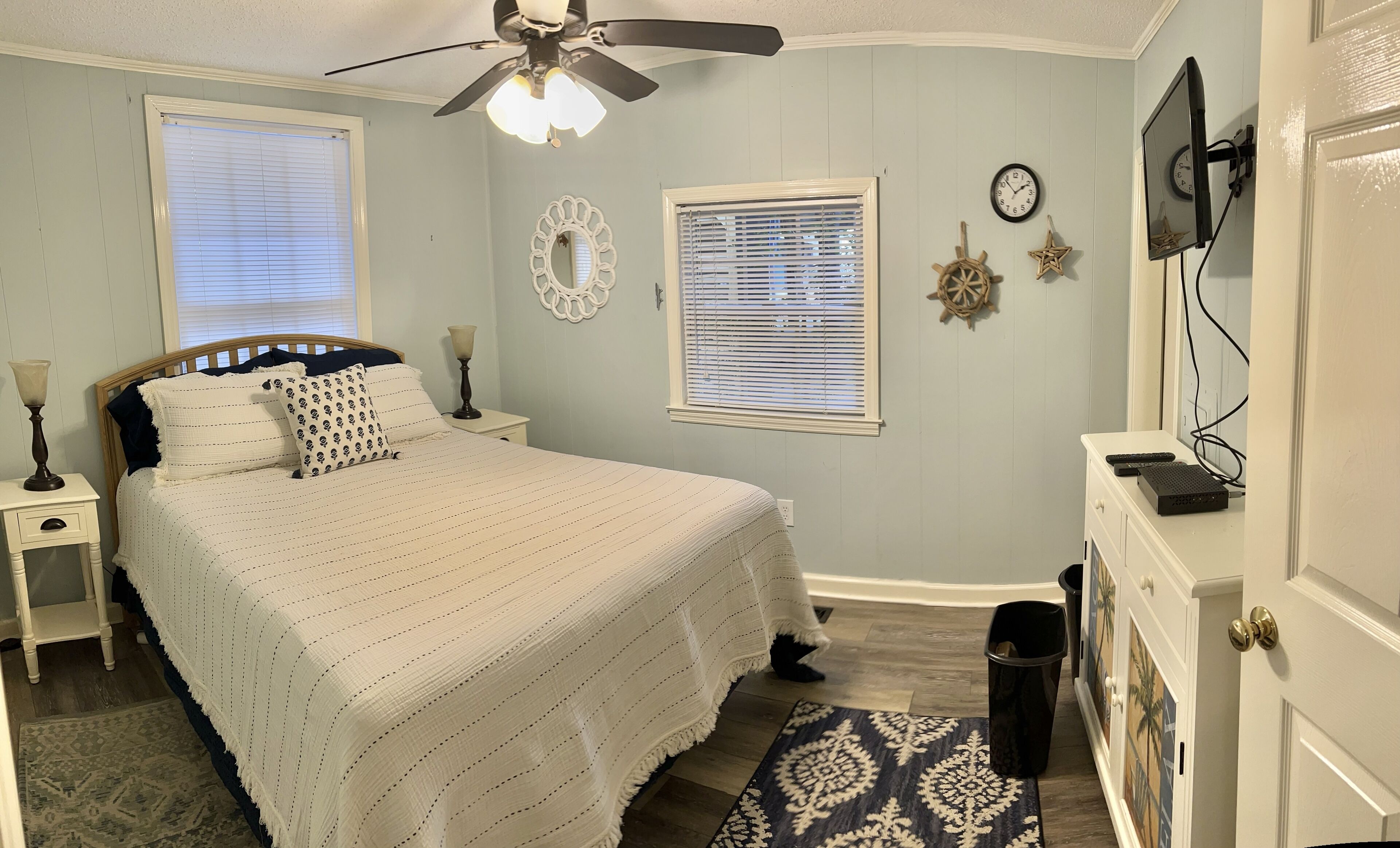 JUST LISTED - Cozy Beach Cottage (pet friendly)