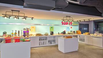 Petit déjeuner continental (195000 VND par personne)