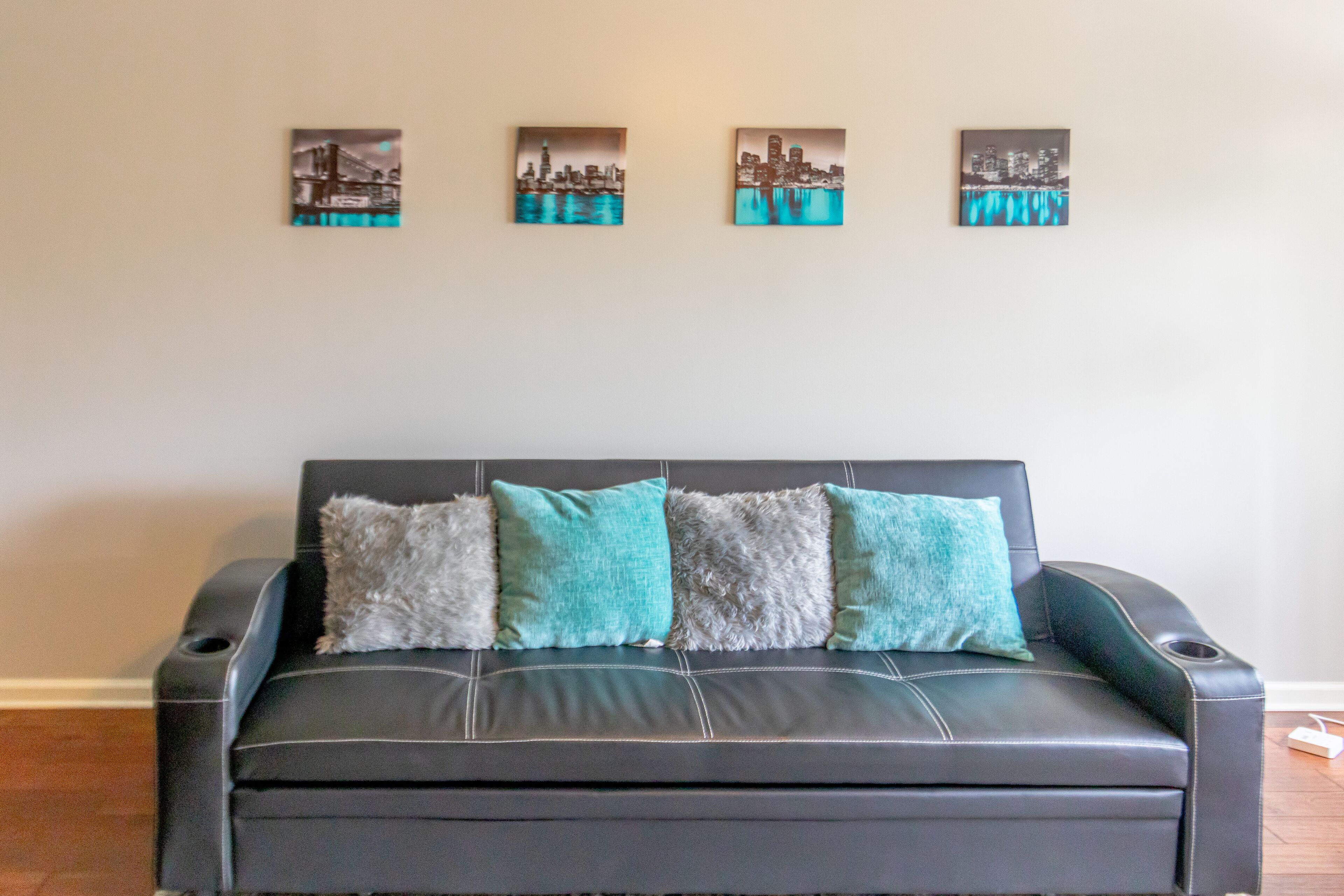 Convenient, Vibrant Downtown Condo full of amenities near Beale St.