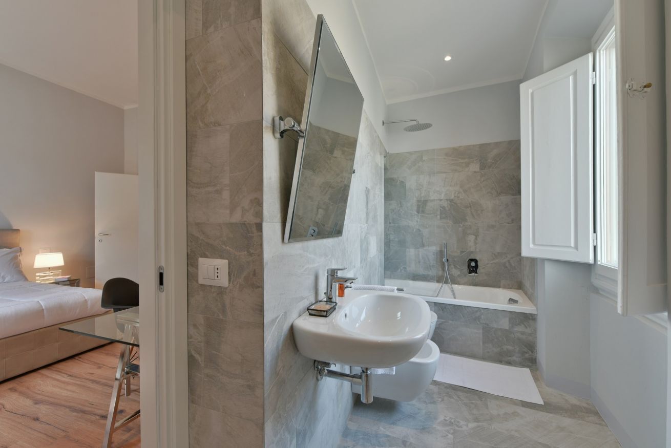 Dusche, Haartrockner, Bidet